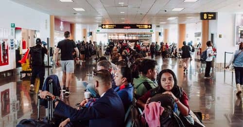 Retrasos en los aeropuertos españoles por incidencia en el sistema informático de Aena