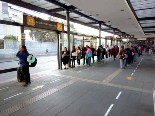 Retrasos y marcha lenta en el Metro y Metrobús de la CDMX: actualizaciones del servicio