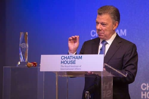 Santos critica la mediación de Petro en la crisis de Venezuela: "Colombia no está haciendo nada"