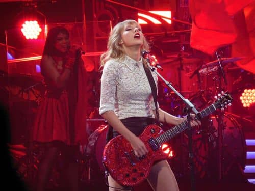Taylor Swift arrasa en Madrid: sus fans acampan en el Bernabéu desde hace días