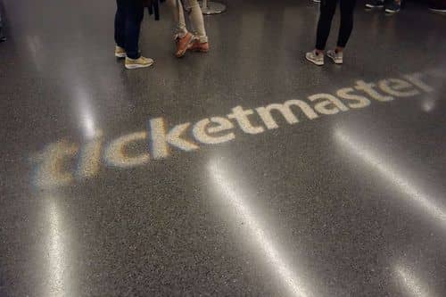 Ticketmaster desata controversia con cláusula antirreembolsos en festivales