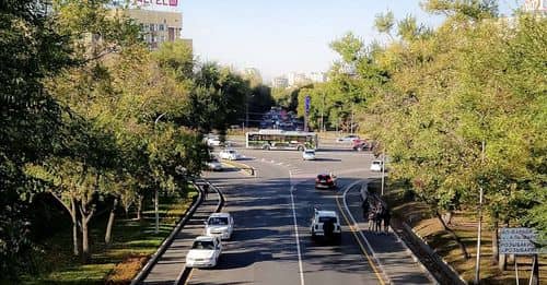 Tres heridos en un choque entre un auto y una moto en la Avenida General Paz