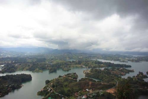 Turista panameña muere tras sufrir paro cardíaco al subir la Piedra del Peñol