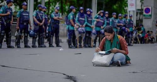 Universitarios argentinos marchan por mayor presupuesto y rechazan veto presidencial a ley de financiamiento