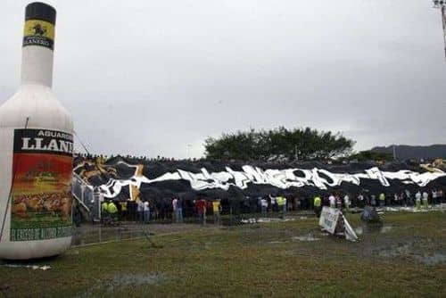 ¡Violencia en Cúcuta! Barristas protagonizan graves disturbios en estadio