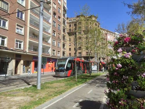 Zaragoza impulsa la movilidad sostenible con drones y triciclos compartidos