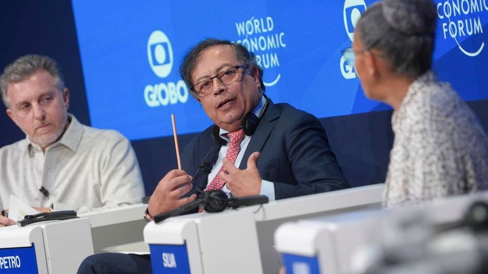 Gustavo Petro en Davos  - Tomado de: https://www.facebook.com/gustavopetrourrego/photos_by