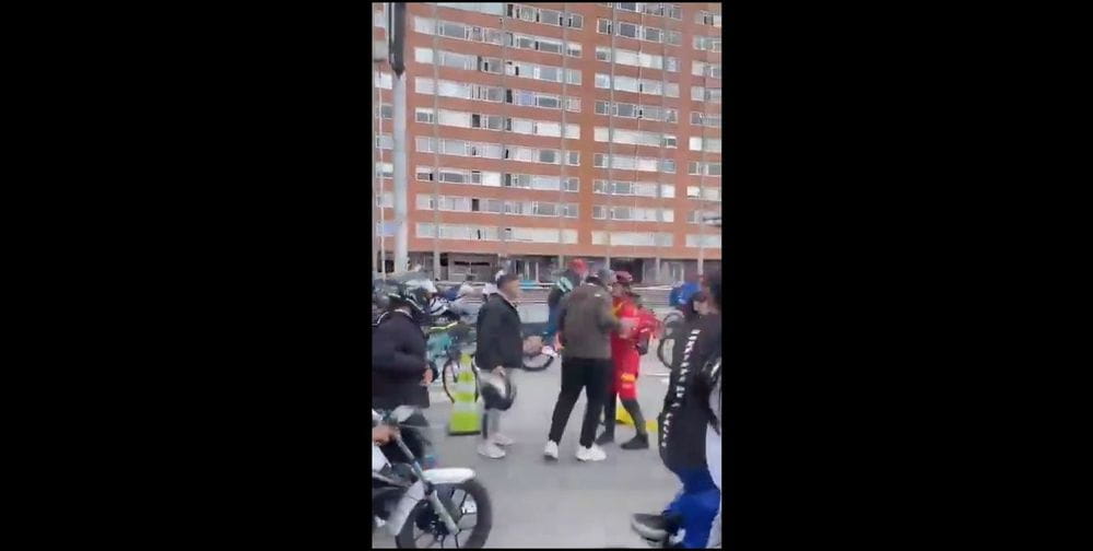 Video: Motociclista agarró a "casco" a guardián de Ciclovía por no dejarlo pasar