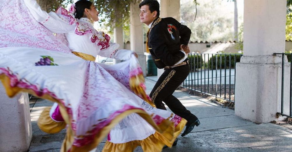 Adal Ramones y Yordi Rosado reviven el nostálgico baile de 'Otro Rollo'