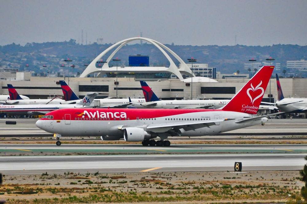 Altercado en vuelo de Avianca: Pasajeros ebrios agreden a policías