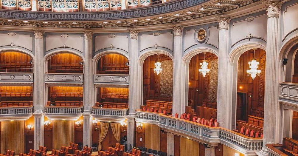 Asesor del Centro Democrático se desmaya en pleno debate de la reforma pensional