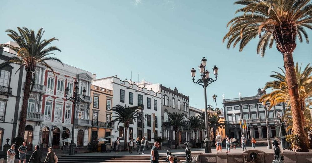 Canarias: 9.000 personas protestan contra el turismo masivo y la inacción del gobierno