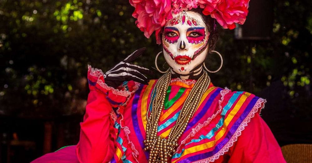 Desfile de catrinas y catrines: Un espectáculo de tradición y color en la Feria de Pachuca