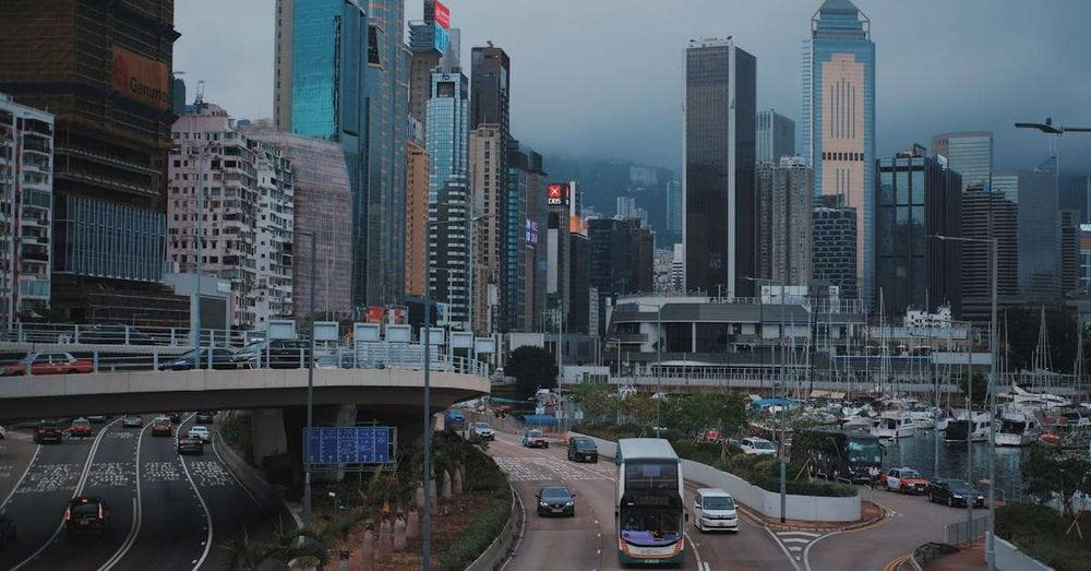 Deslizamiento y maniobra evasiva provocan caída de bus a un barranco en la vía Medellín - Costa Atlántica