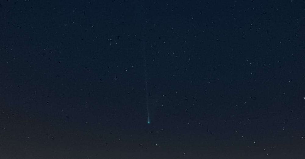 El Cometa Diablo Brilla Junto al Eclipse Solar