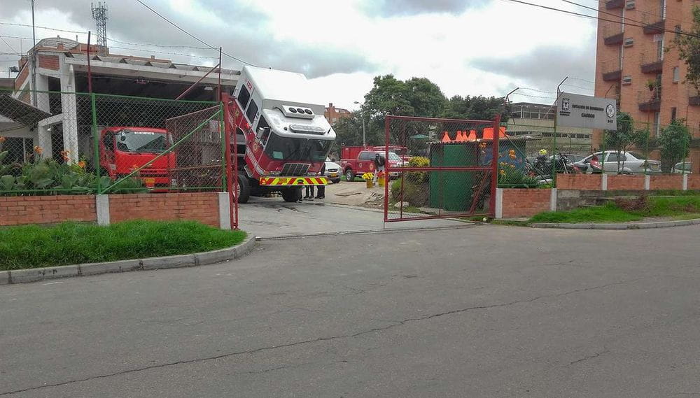 Explosión en Patio del SITP Deja un Herido y Vehículos Dañados