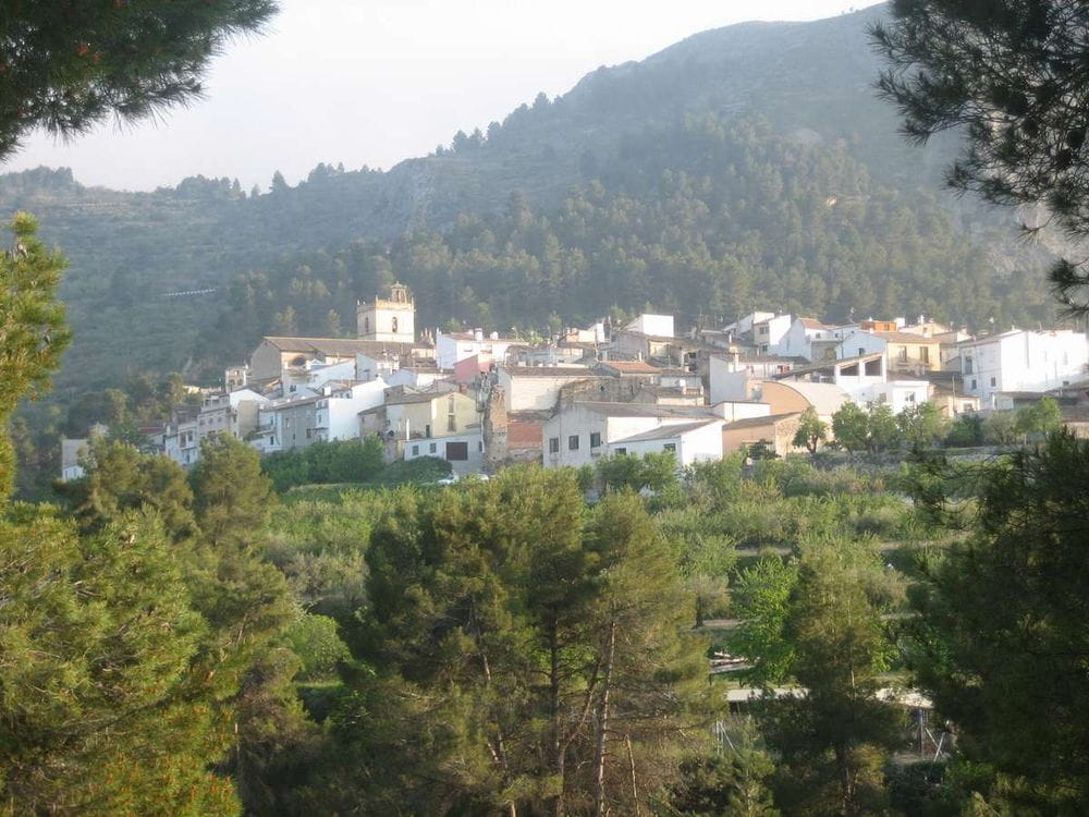 Incendio en Alicante deja a pueblos incomunicados y sin servicios esenciales