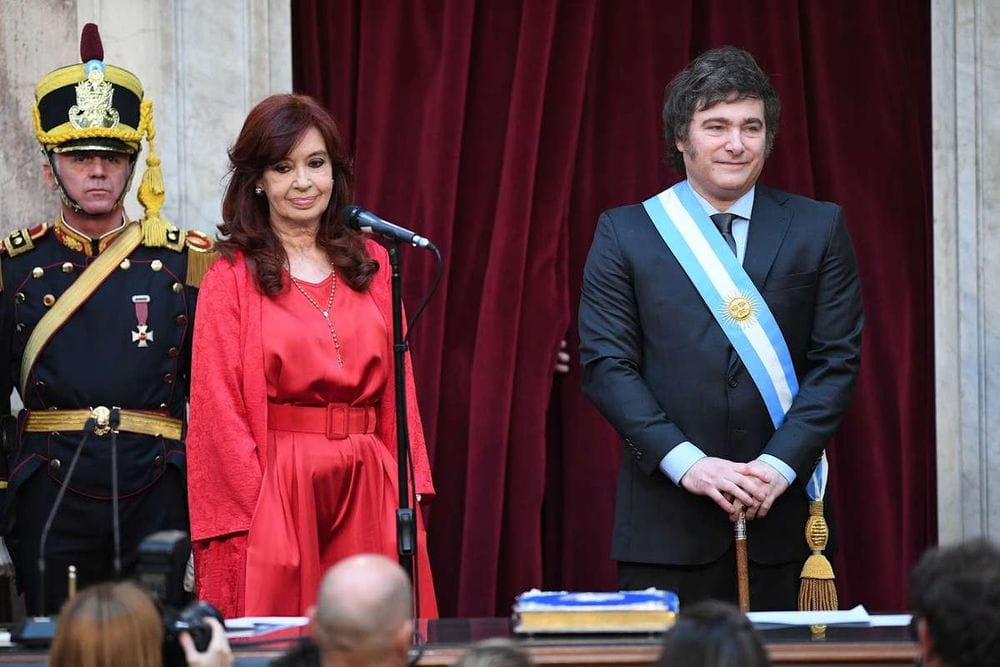 Javier Milei desafía a la CGT con una remera que lleva la leyenda "Yo no paro"