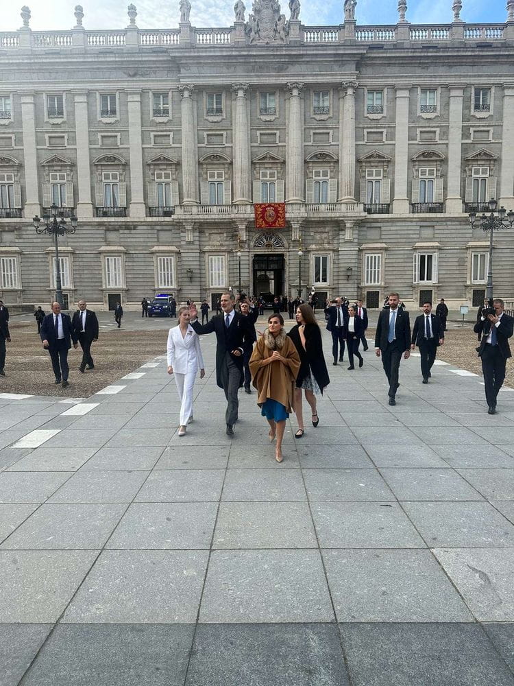 Las hijas de Felipe VI brindan con emoción por sus padres: "Gracias por enseñarnos el compromiso con España"