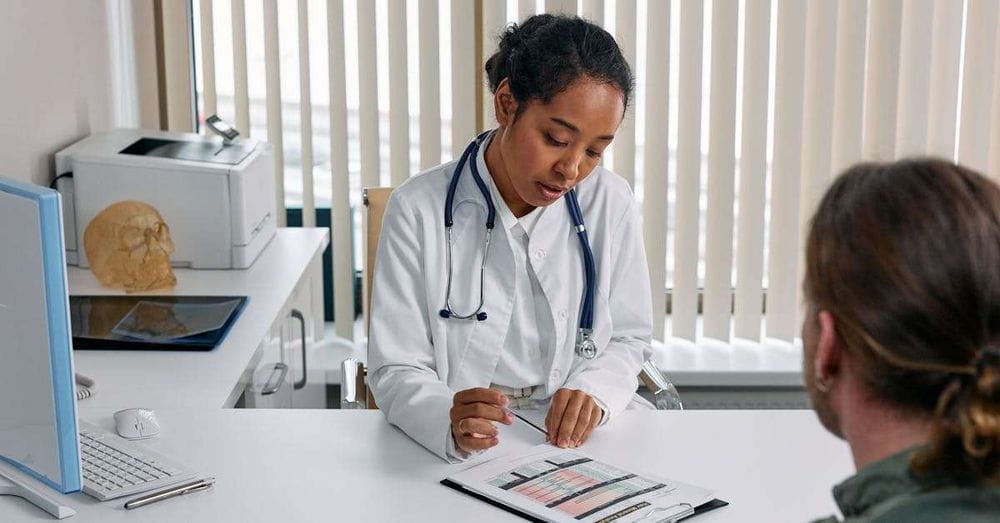 Los estadounidenses están menos temerosos de hablar con sus médicos sobre sus preocupaciones de salud