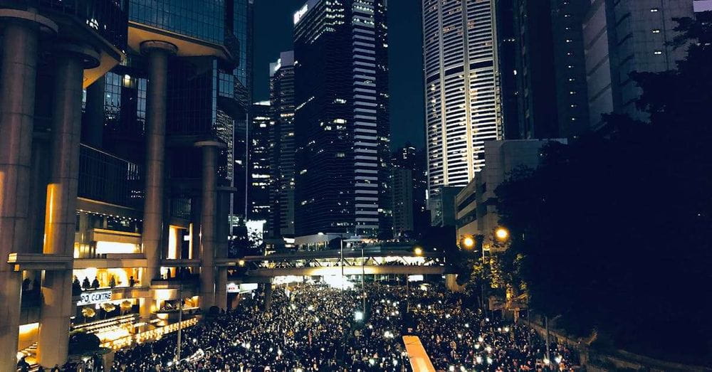 Miles de personas protestan en Barcelona contra el turismo masivo