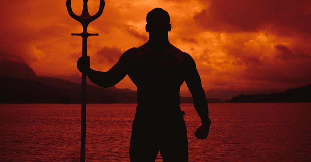 Cinematic Portrait of male model Billy Dunston doing Aquaman cosplay in the Columbia River Gorge. Photo by Portland Photographer Lance Reis. KickassDesigns on Insta :)