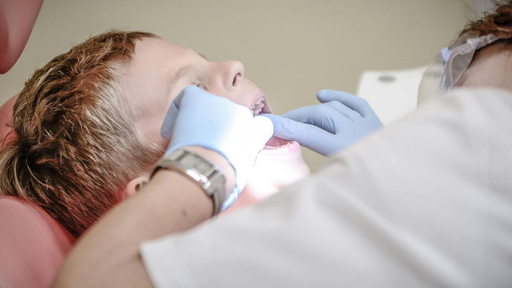 ANMAT prohíbe el uso de brackets cerámicos por no contar con registros