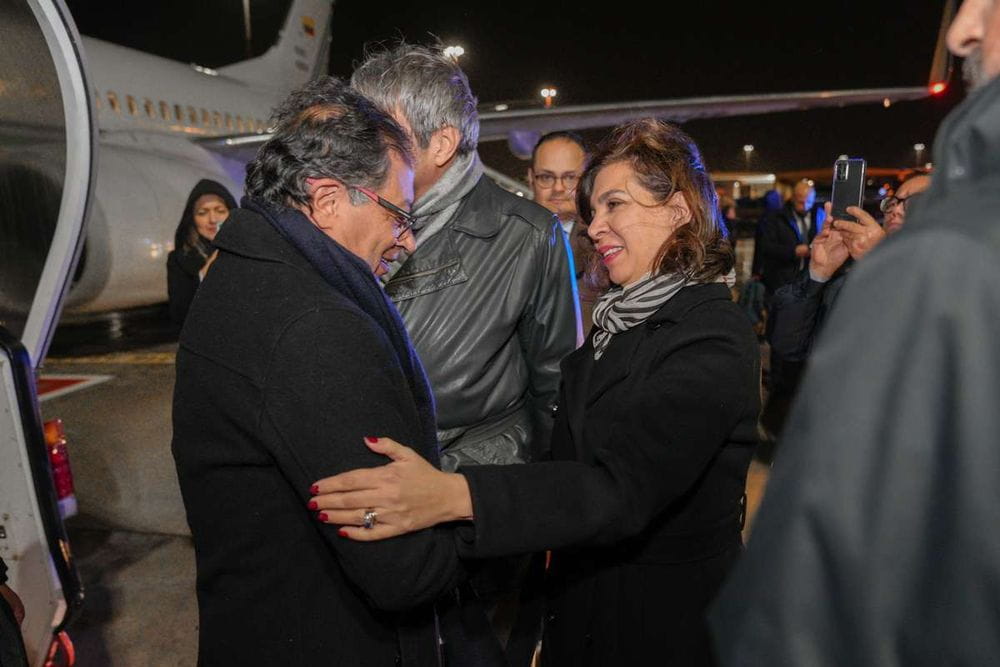 Senador 'Jota Pe' Hernández es increpado por votantes en aeropuerto de Bucaramanga