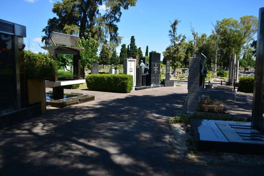 Subastan terrenos con bóvedas en el cementerio de la Chacarita