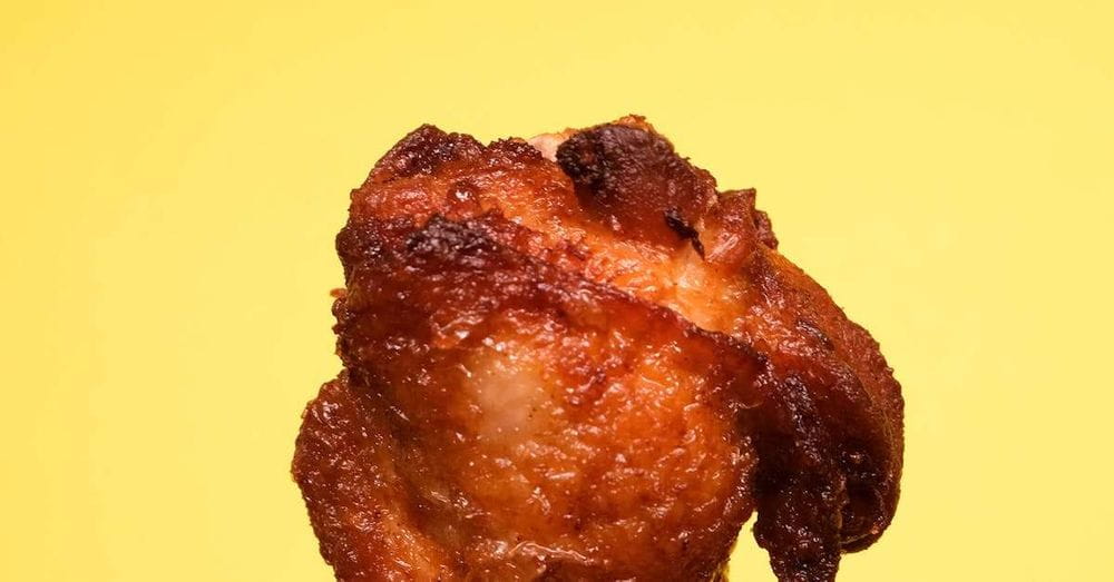 Viral: Joven descubre gusanos vivos en su pollo frito a domicilio