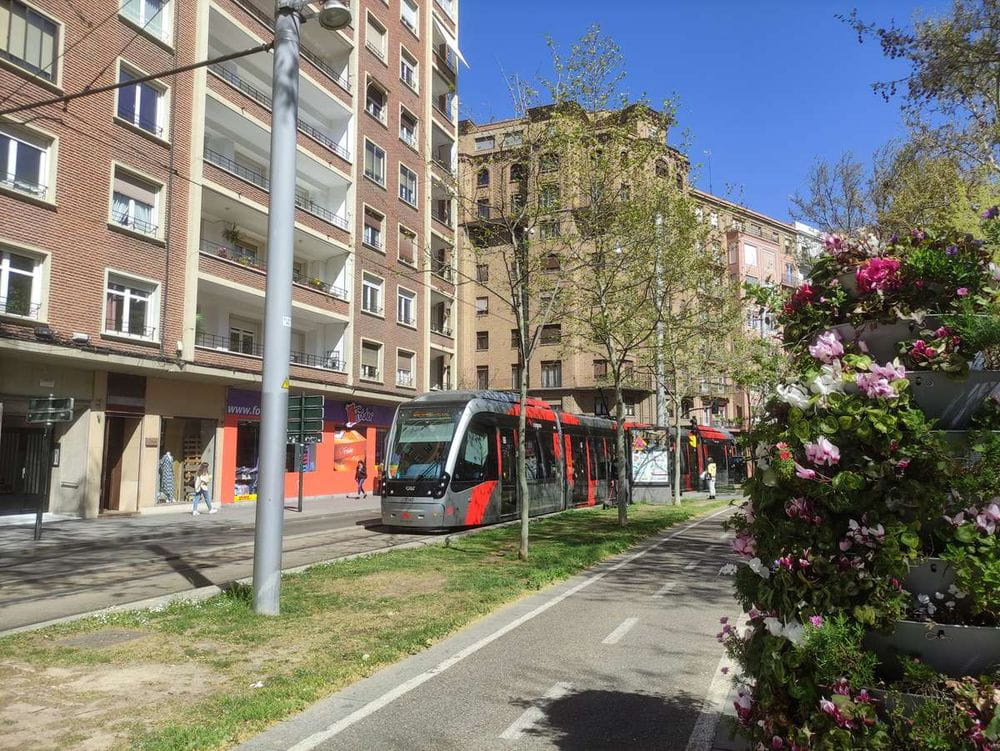 Zaragoza impulsa la movilidad sostenible con drones y triciclos compartidos