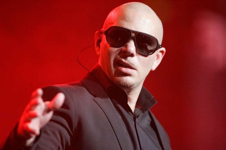 Joven sorprende a sus hermanas con disfraz de Pitbull para pedir dulces en Halloween